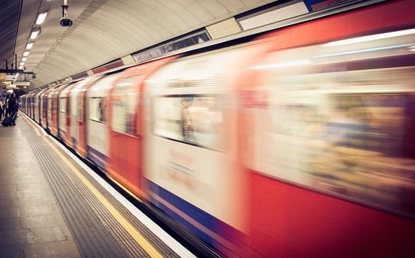 同是地铁为什么有的叫subway,有的却叫metro?